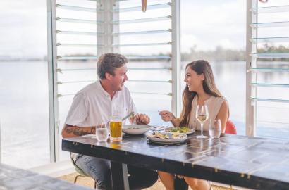 couple_dining